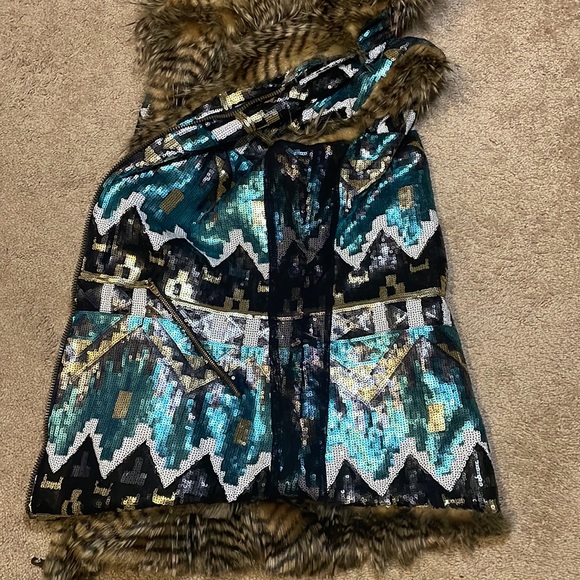 Tribal warrior sequin faux fur vest by Yoshi Zen - Picture 6 of 14